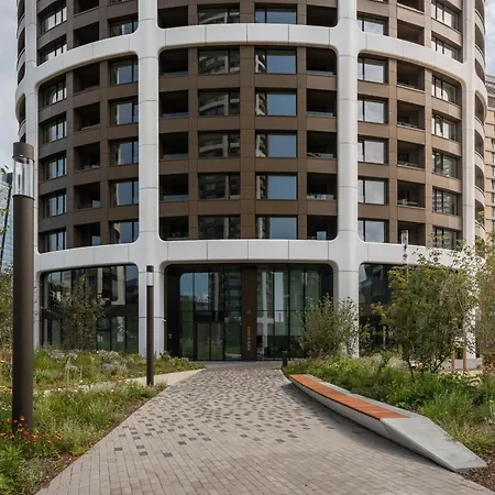 Cloud 9 Sky Park Elegance - Brand New With Stunning Views 布拉迪斯拉发