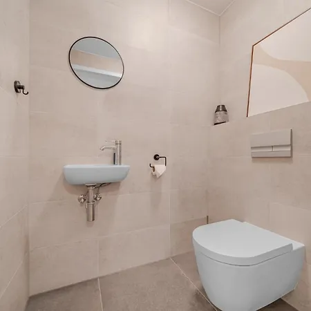 Cloud 9 Sky Park Elegance - Brand New With Stunning Views * 布拉迪斯拉发