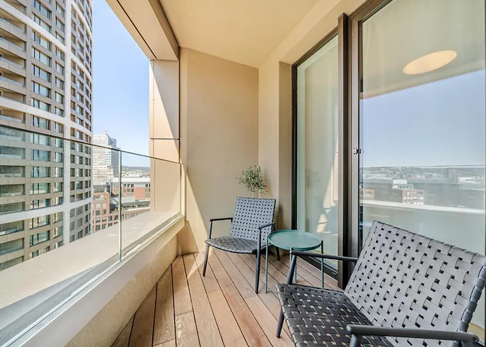 Cloud 9 Sky Park Elegance - Brand New With Stunning Views شقة براتسيلافا