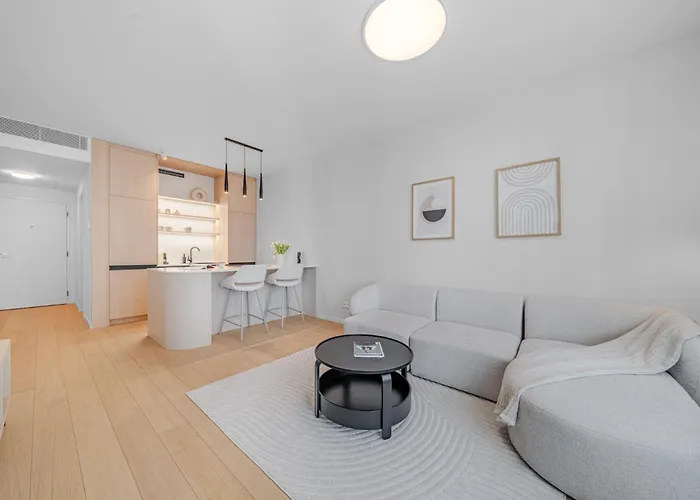 Cloud 9 Sky Park Elegance - Brand New With Stunning Views شقة براتسيلافا